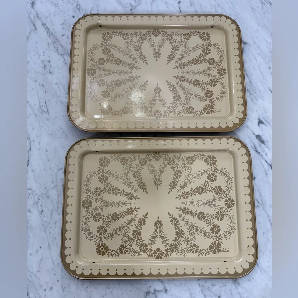 ❤️SOLD❤️ Vintage MCM Metal Lap TV Trays Gold Floral Print Set of 2 La Vada 1960s - Picture 2 of 4